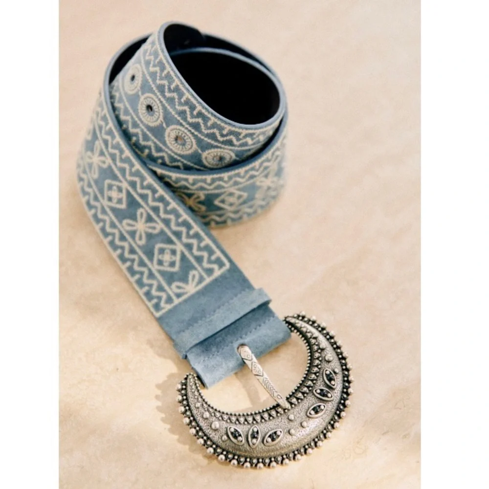 Sézane Louve Belt- 80cm. Excellent condition, like new